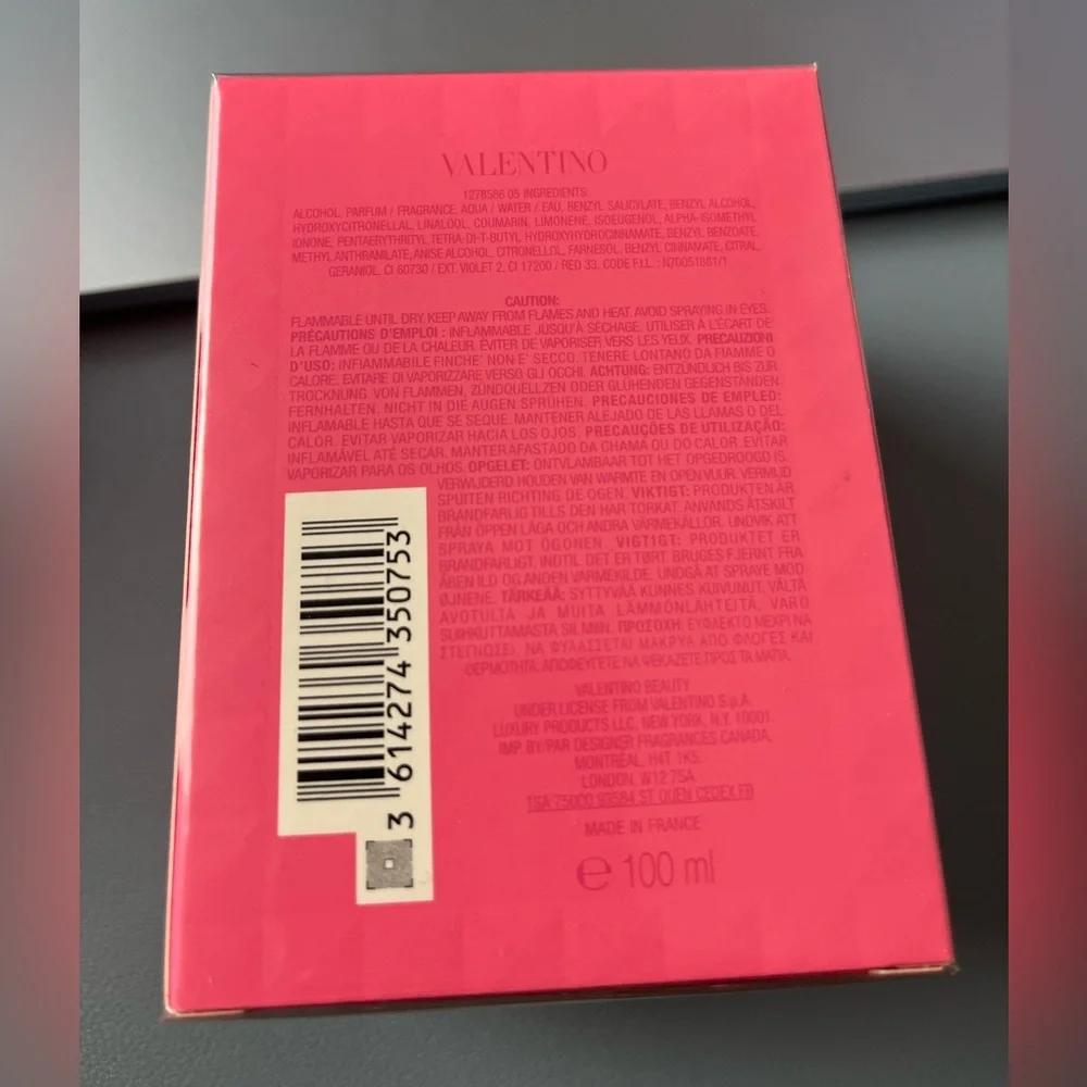 Valentino - Picture 3 of 3